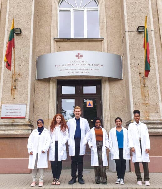Students standing in front of the Vilnius hospital.